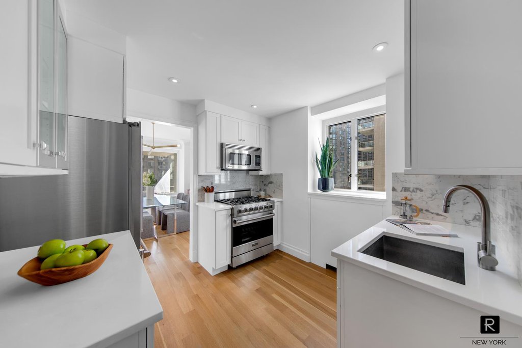 200 East 66th Street, Unit D1403 photo 5