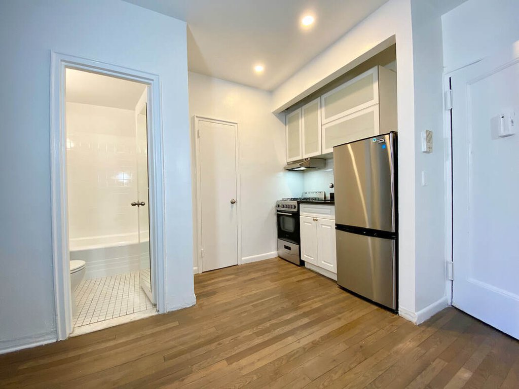 343 West 21st Street, Unit 3A photo 3
