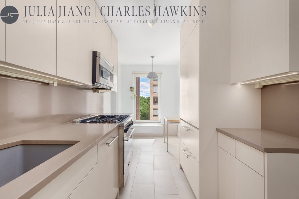 200 Central Park South, Unit 8R photo 7