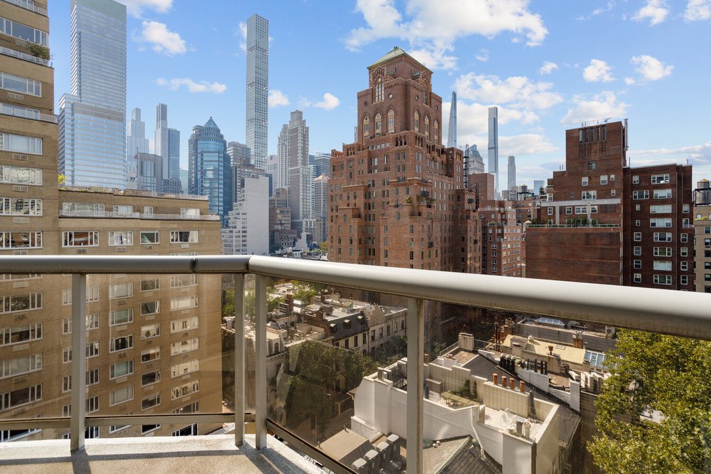 188 East 64th Street, Unit 901 photo 5