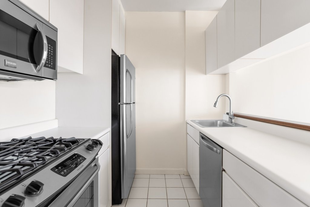 188 East 64th Street, Unit 901 photo 8