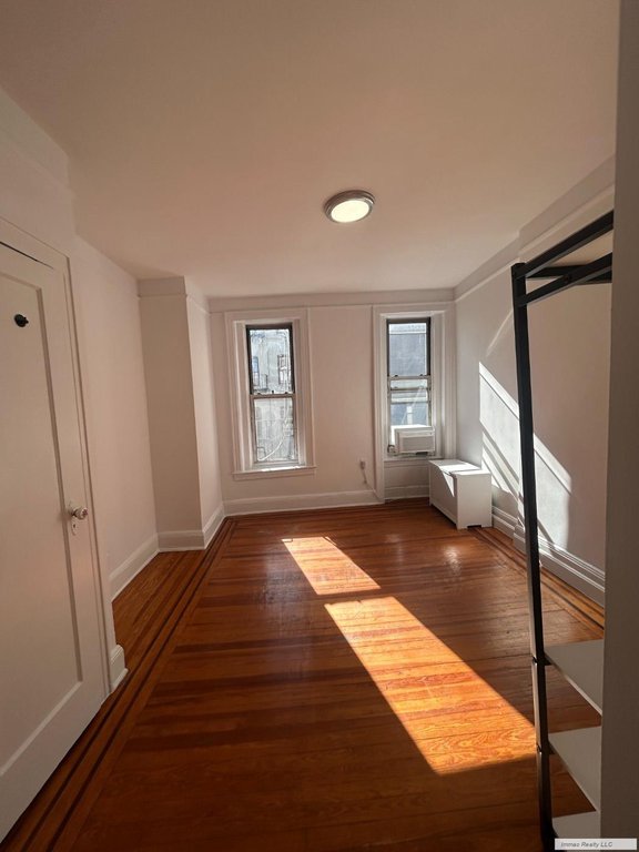 330 East 76th Street, Unit 4W photo 2