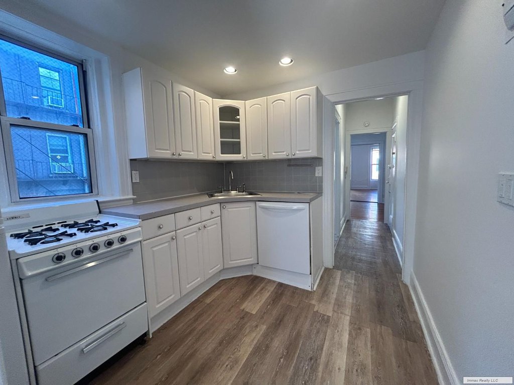 330 East 76th Street, Unit 4W photo 22