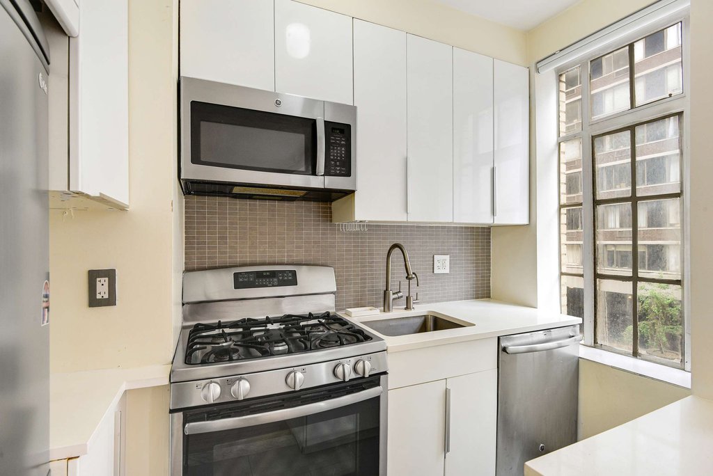 333 West 56th Street, Unit 3H photo 3
