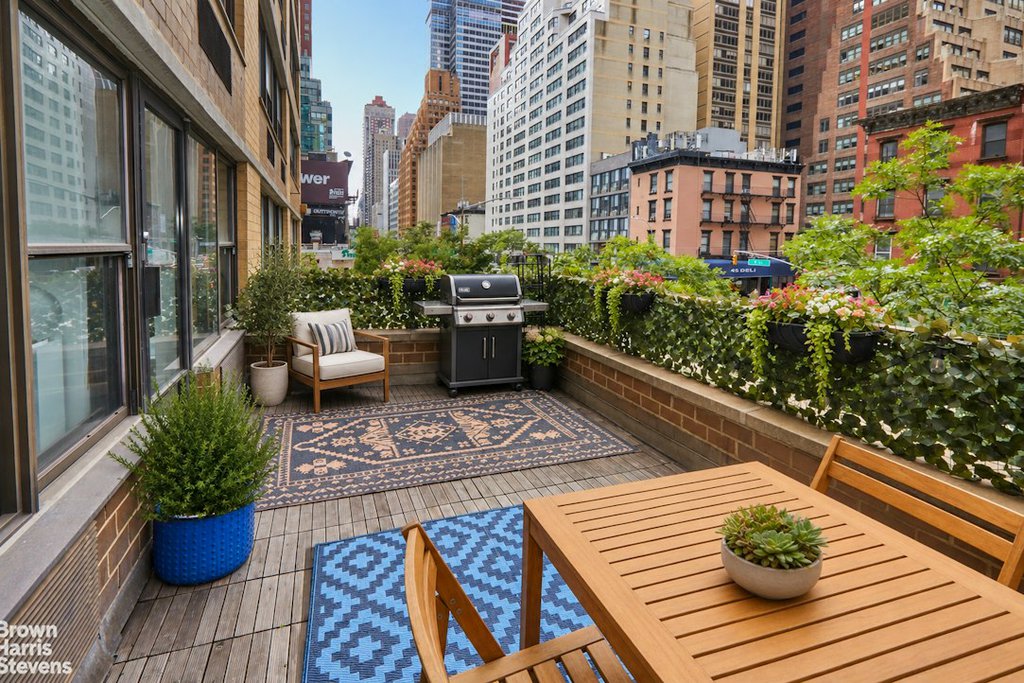 301 East 45th Street, Unit 2F photo 2