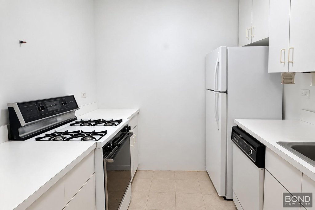 301 East 64th Street, Unit 2E photo 5