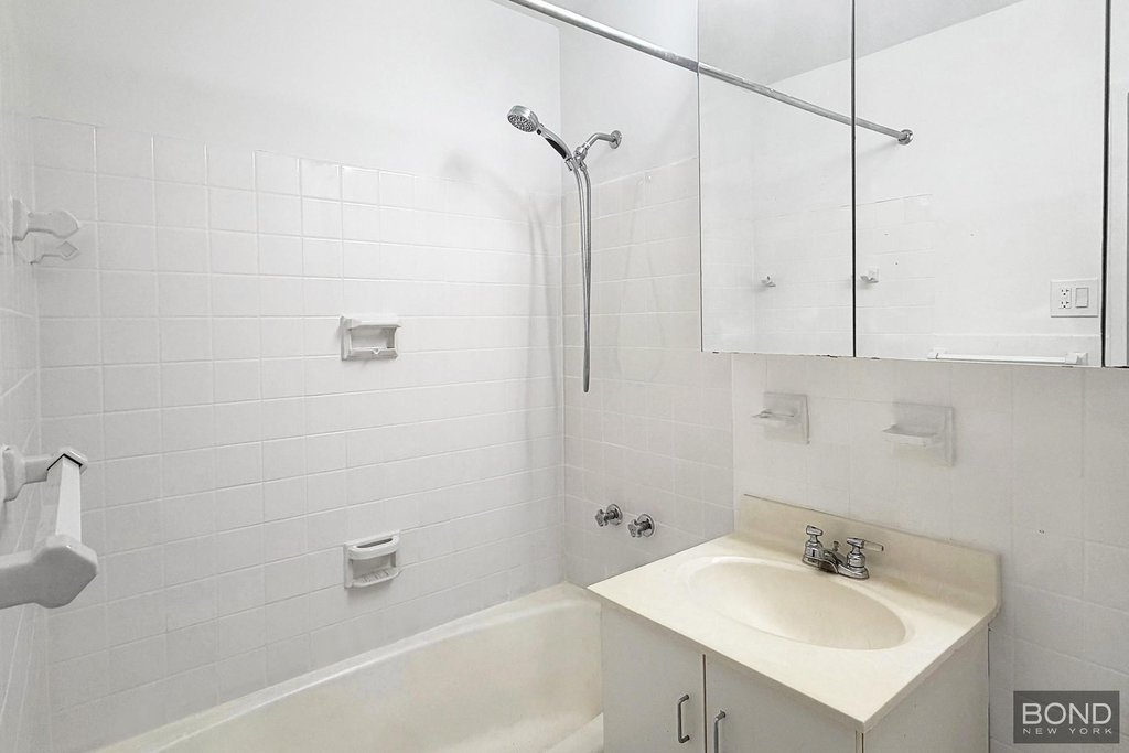 301 East 64th Street, Unit 2E photo 8