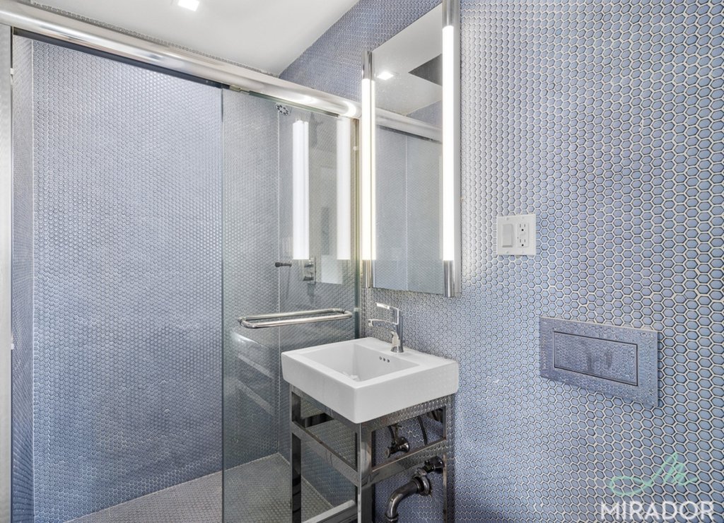 221 E 10th Street, Unit 17 photo 5
