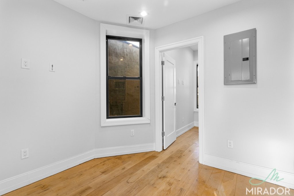 221 E 10th Street, Unit 17 photo 6