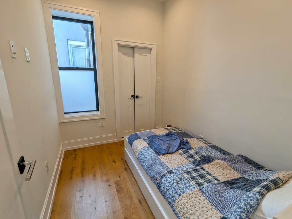 221 E 10th Street, Unit 17 photo 9