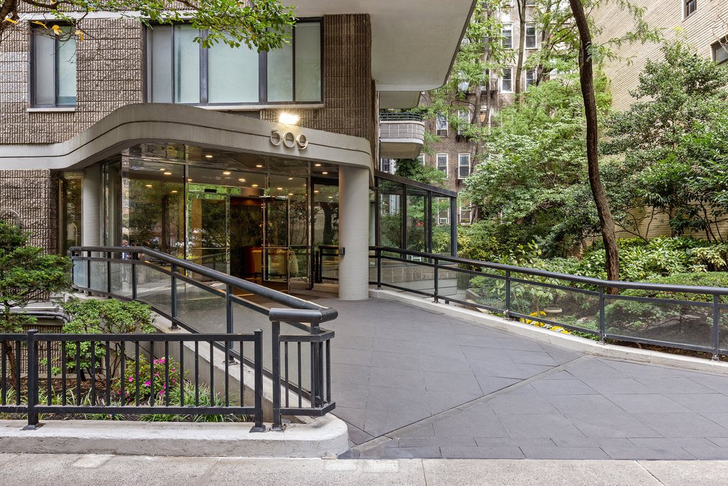 309 East 49th Street, Unit 9B photo 18