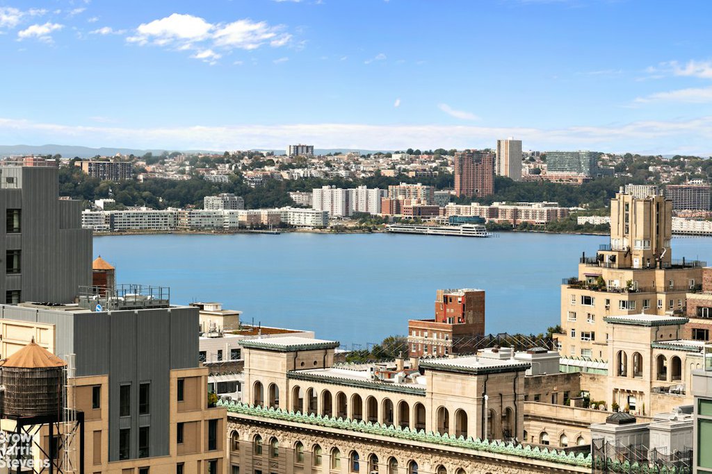 2166 Broadway, Unit 24D photo 12