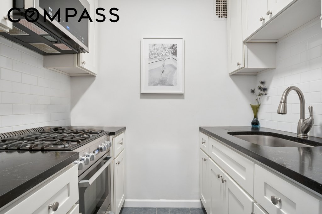 345 East 52nd Street, Unit 6C photo 4