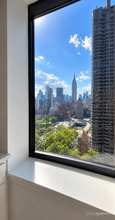 415 East 37th Street, Unit 18N photo 5