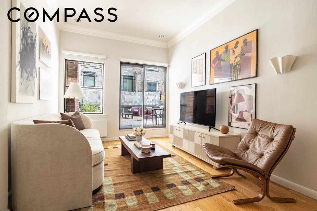 35 East 10th Street, Unit 2D photo 2