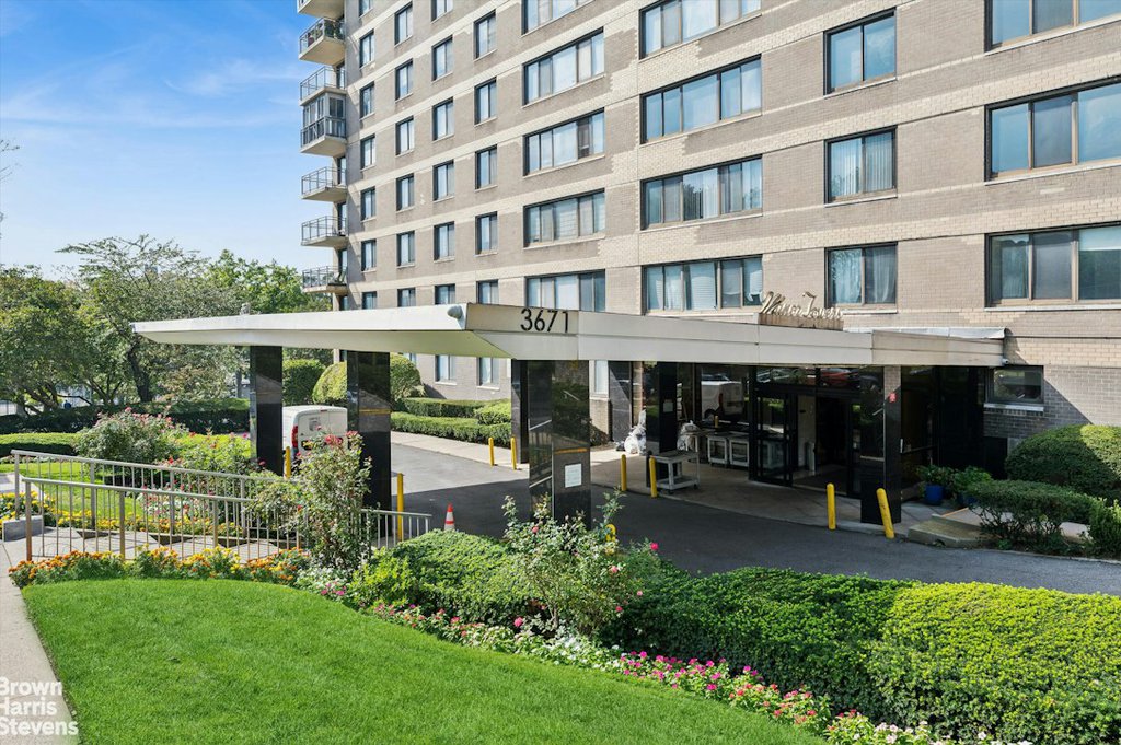 3671 Hudson Manor Terrace, Unit 1A photo 4