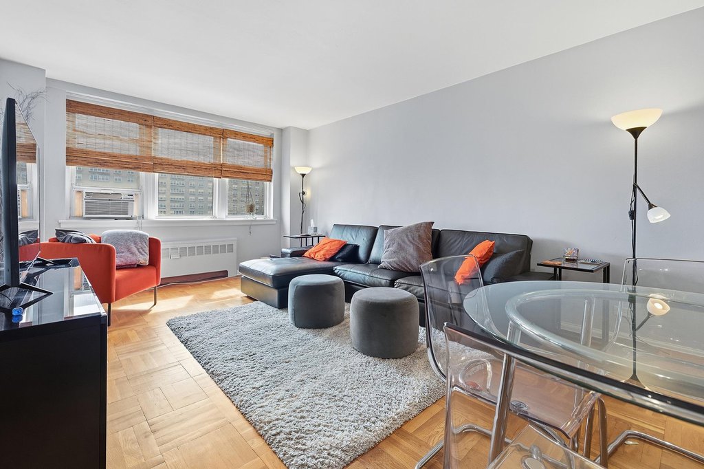 60 Knolls Crescent, Unit 10L photo 4