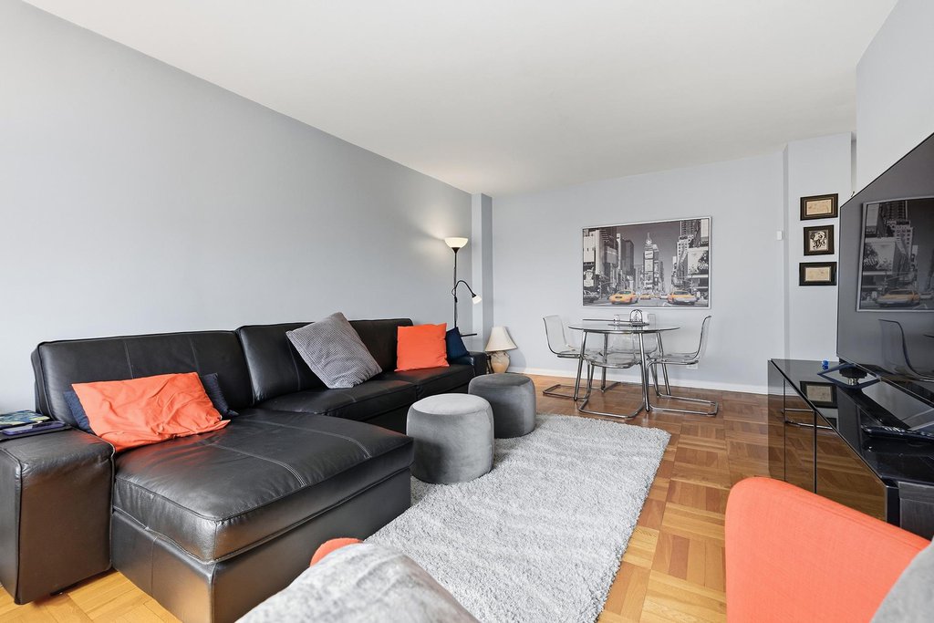 60 Knolls Crescent, Unit 10L photo 5