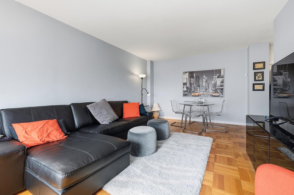 60 Knolls Crescent, Unit 10L photo 6