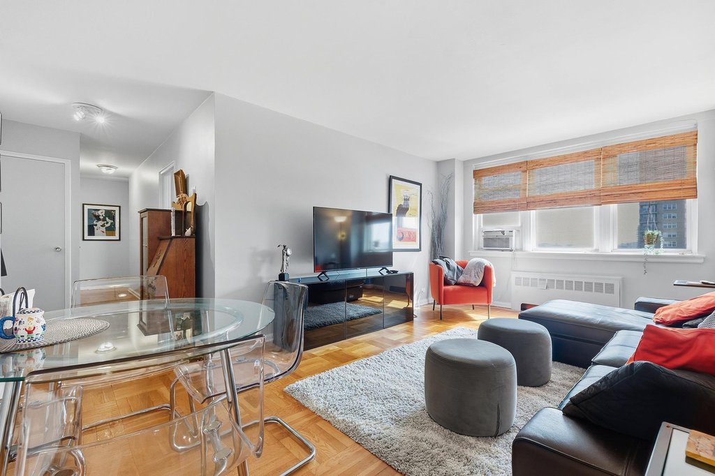 60 Knolls Crescent, Unit 10L photo 7