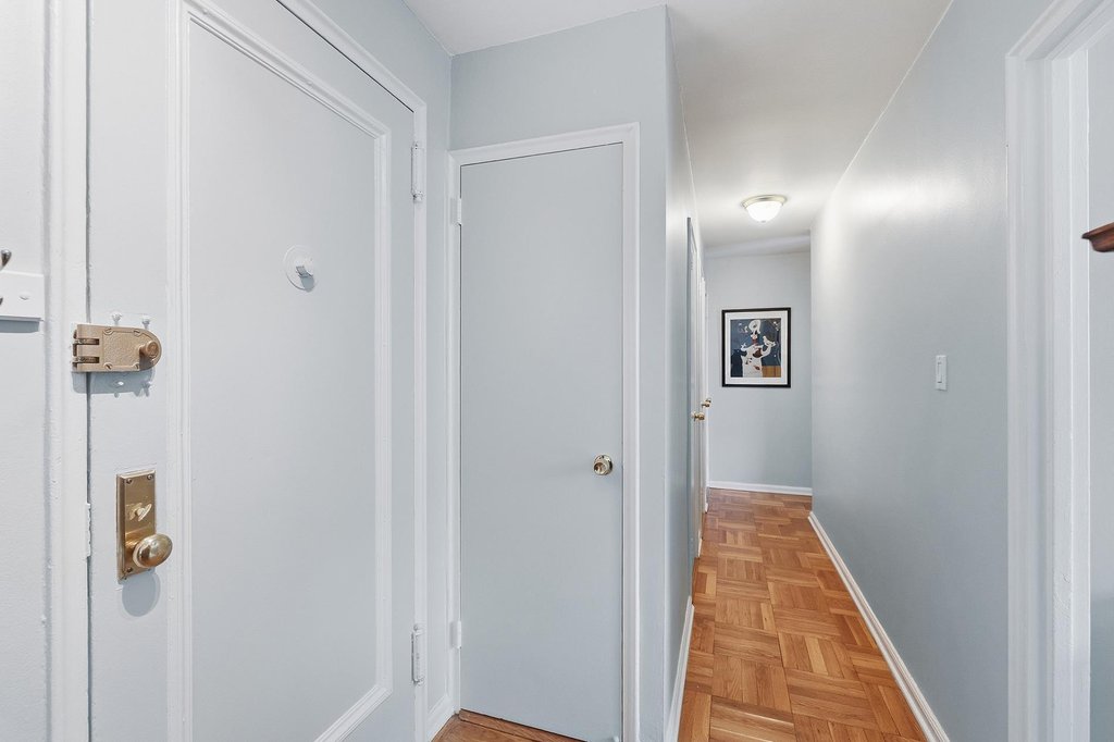 60 Knolls Crescent, Unit 10L photo 8