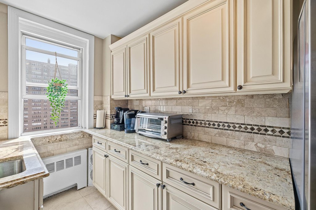 60 Knolls Crescent, Unit 10L photo 11
