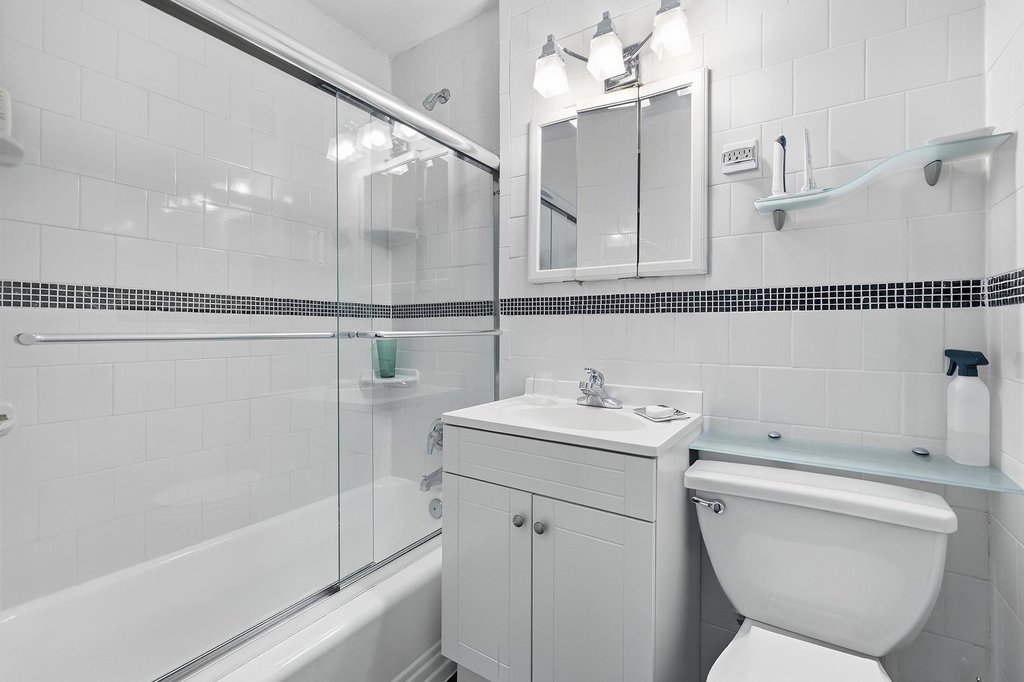 60 Knolls Crescent, Unit 10L photo 13