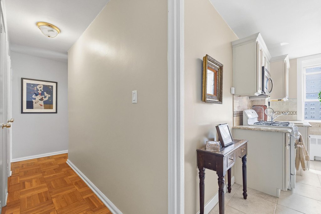 60 Knolls Crescent, Unit 10L photo 21