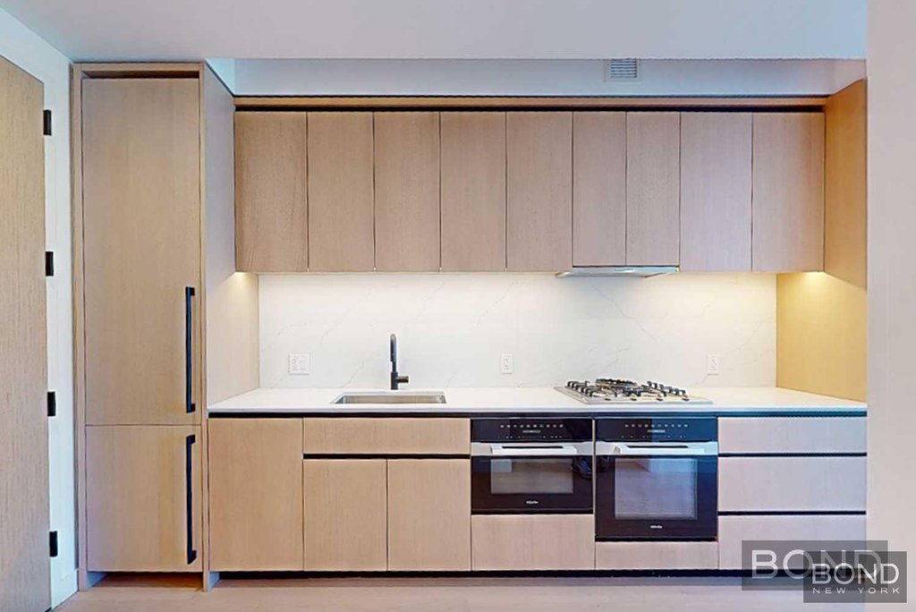 480 Kent Avenue, Unit 16E photo 4