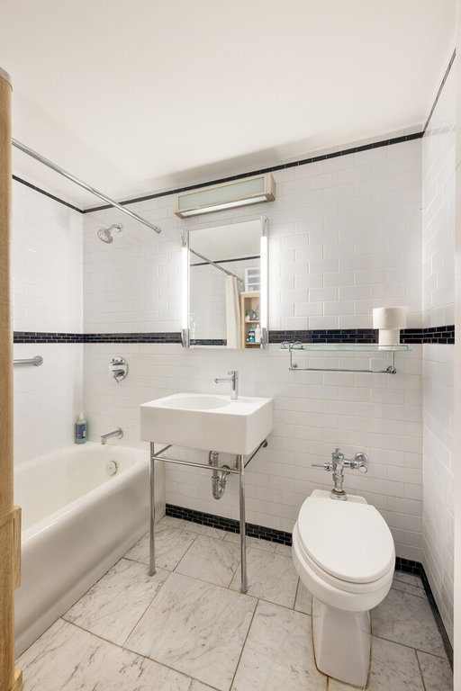 201 West 16th Street, Unit 9B photo 6