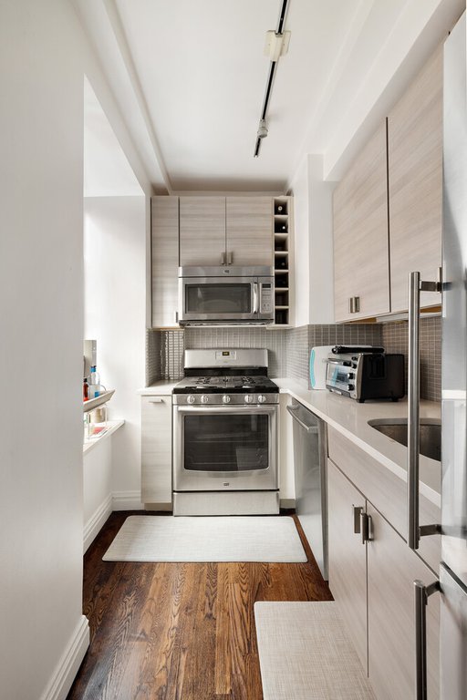 201 West 16th Street, Unit 9B photo 7