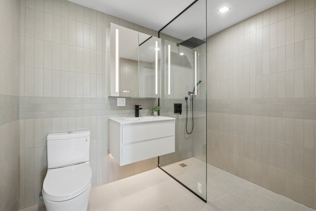 428 East 9th Street, Unit 211 photo 8