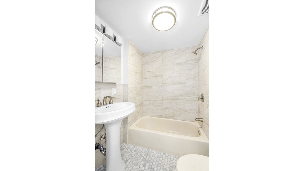 58 Downing Street, Unit 2 photo 9