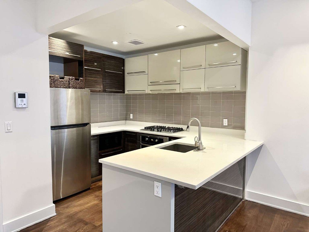 26-26 Jackson Avenue, Unit 303 photo 3
