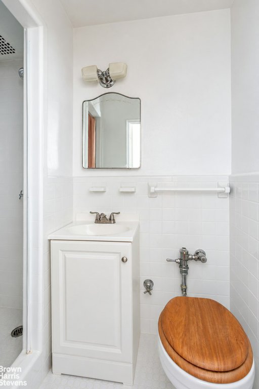 3299 Cambridge Avenue, Unit 4F photo 11