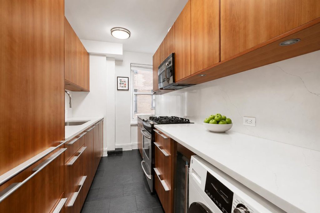 170 East 77th Street, Unit 7C photo 5