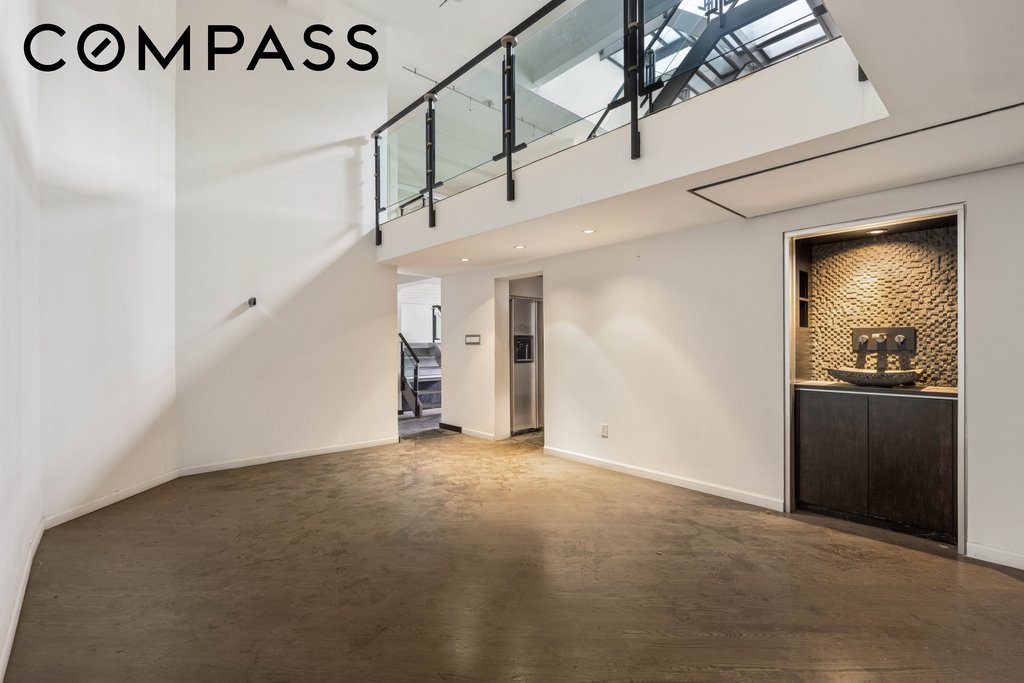 421 Hudson Street, Unit PH805 photo 9