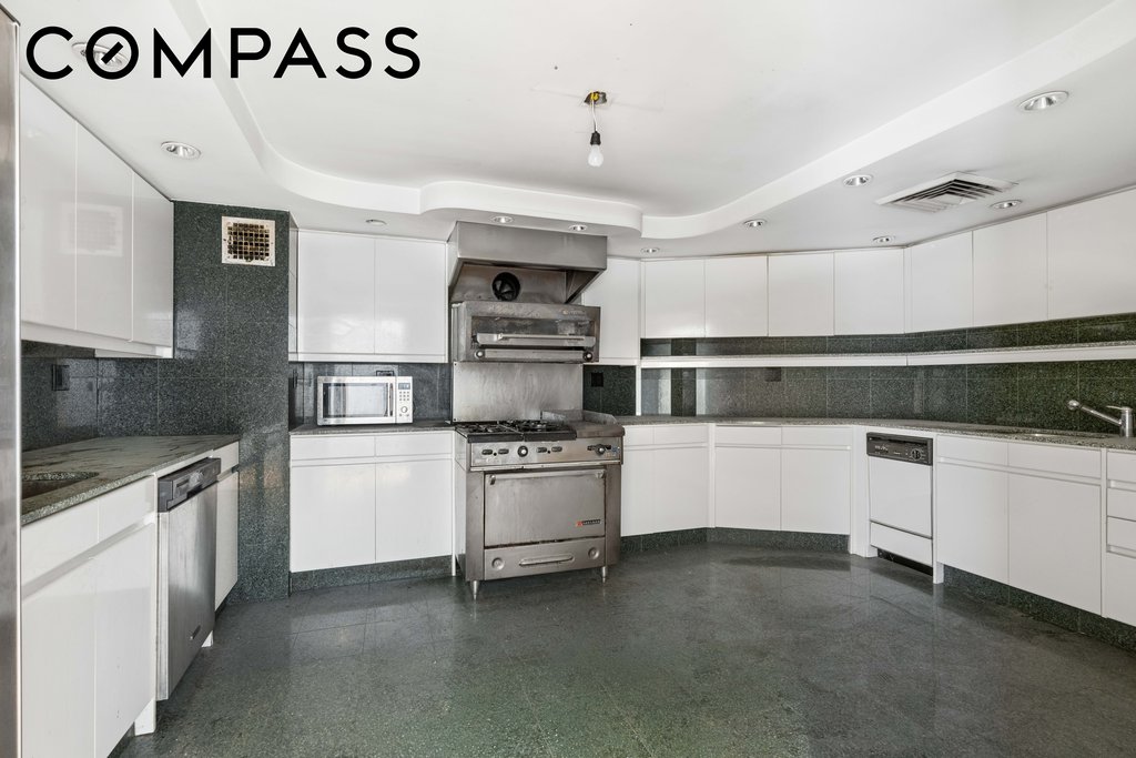421 Hudson Street, Unit PH805 photo 10