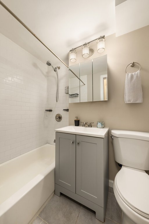 25 Tudor City Place, Unit 322 photo 4
