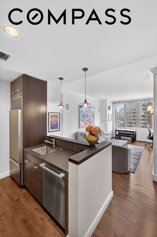 101 West 24th Street, Unit 27H photo 4