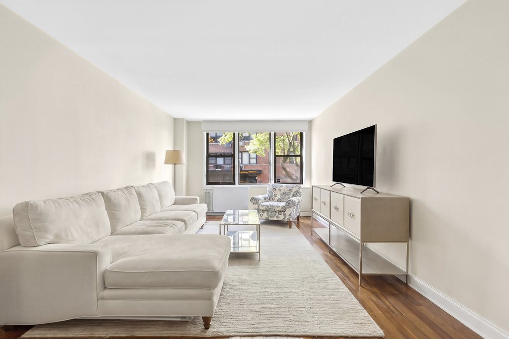 201 East 15th Street, Unit 2D photo 2