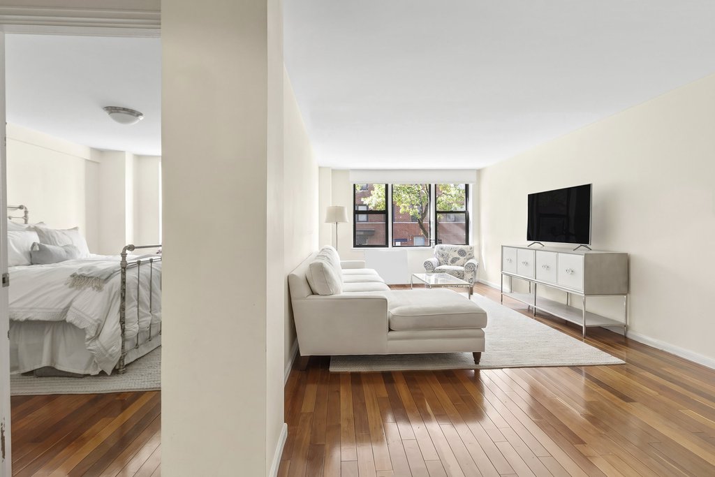 201 East 15th Street, Unit 2D photo 3