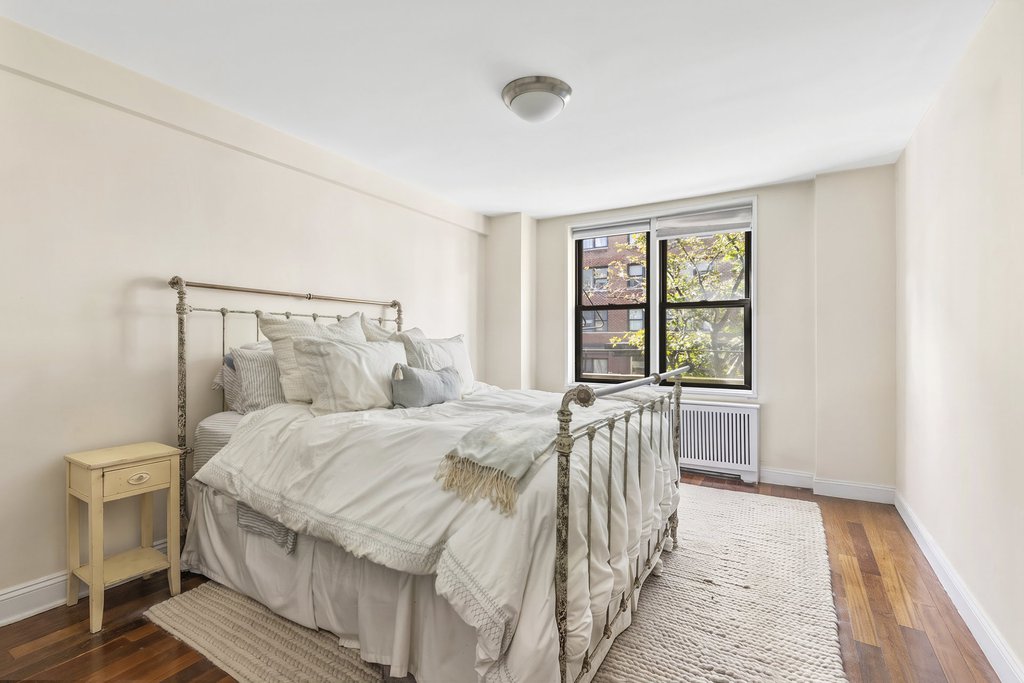 201 East 15th Street, Unit 2D photo 4