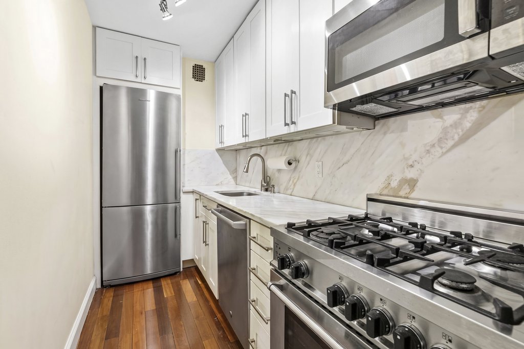201 East 15th Street, Unit 2D photo 5