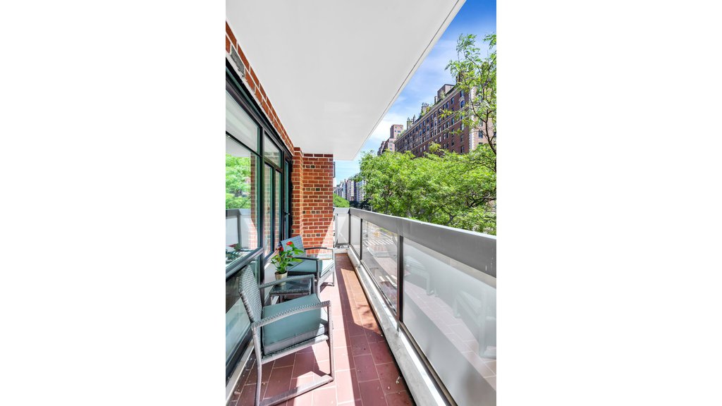 750 Park Avenue, Unit 4B photo 8