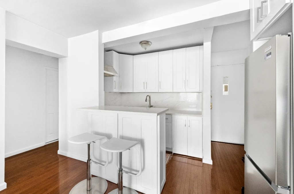 408 West 57th Street, Unit 7L photo 4