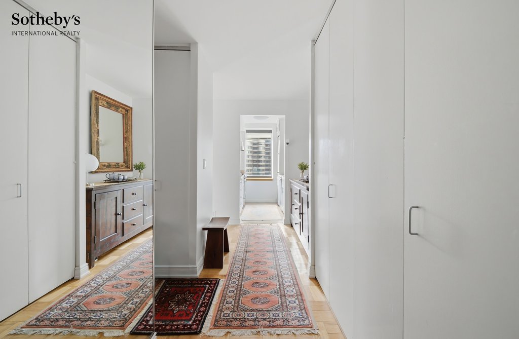 415 East 37th Street, Unit 17N photo 2