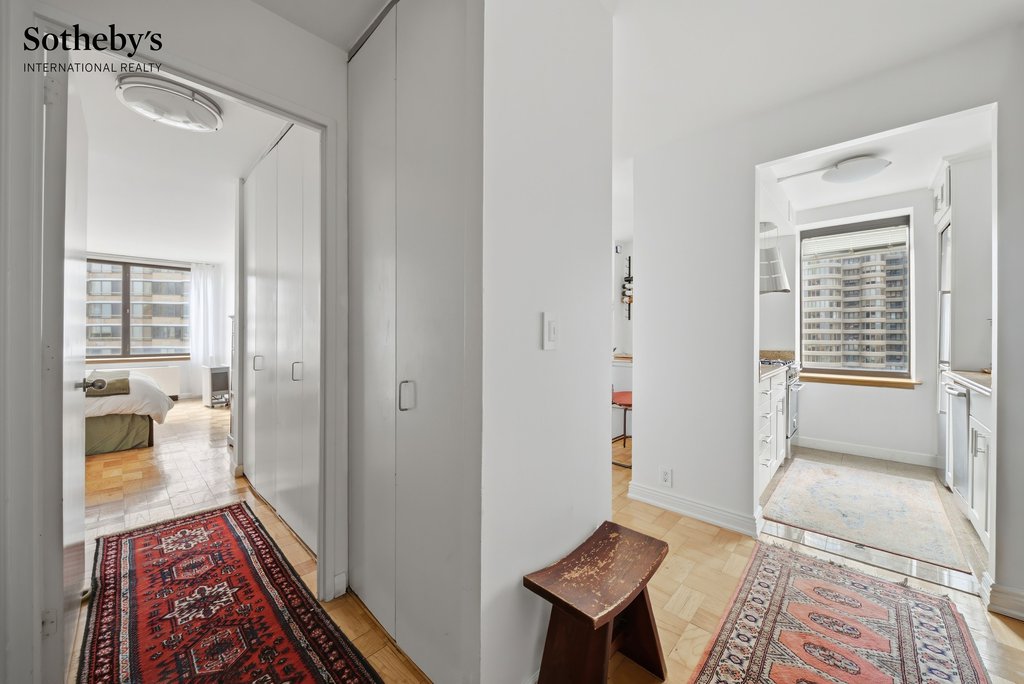 415 East 37th Street, Unit 17N photo 3