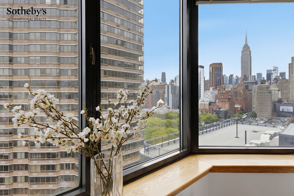 415 East 37th Street, Unit 17N photo 10