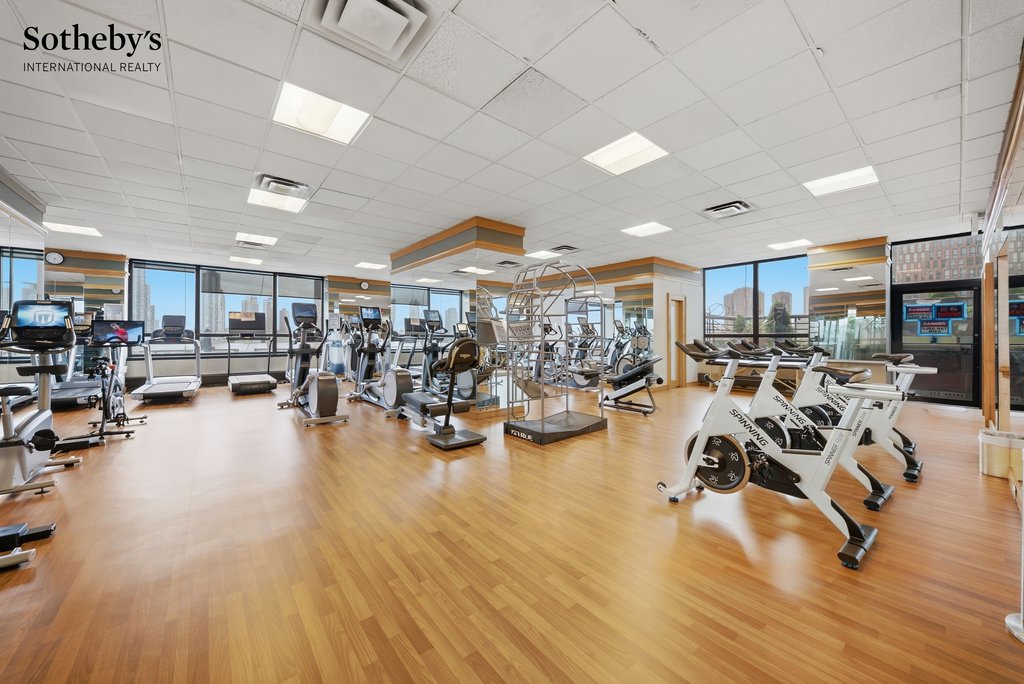 415 East 37th Street, Unit 17N photo 18